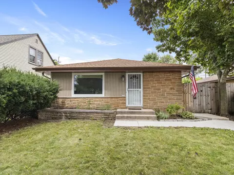 4708 W Layton, Greenfield, WI 53220