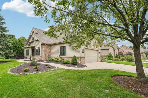 8517 S Country Clb, Franklin, WI 53132