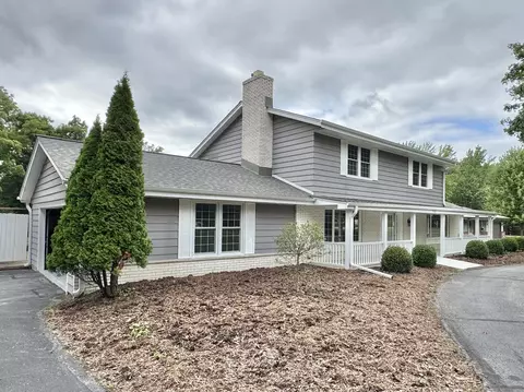 2105 Nagawicka, Hartland, WI 53029