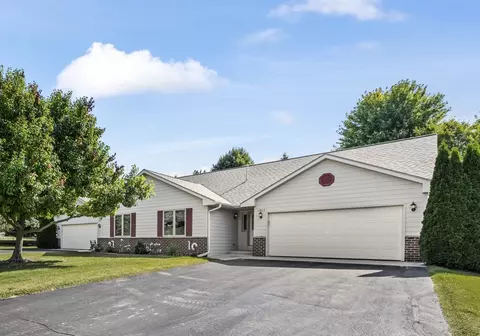 1403 Carriage #M-6B, West Bend, WI 53095