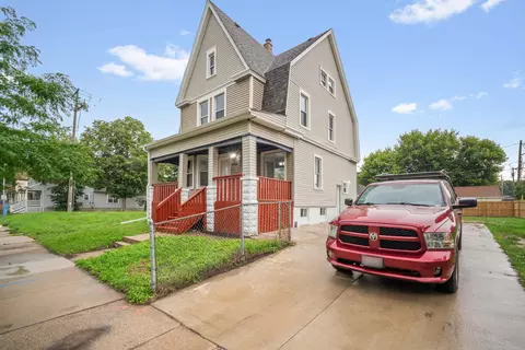 2724 W Meinecke, Milwaukee, WI 53210