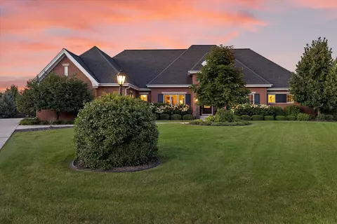 n19w24652 River Edge, Pewaukee, WI 53072