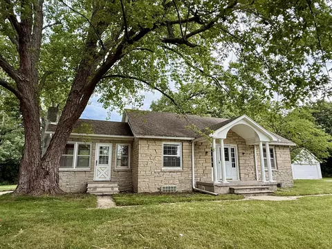 148 Wolf, Dousman, WI 53118
