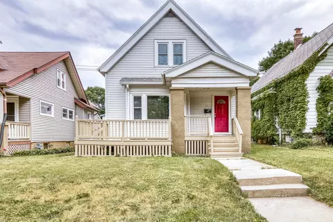 3015 N Oakland, Milwaukee, WI 53211