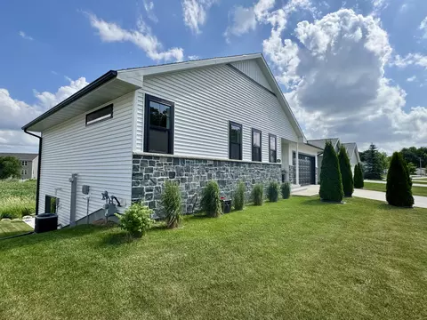 727 Drumlin, Kewaskum, WI 53040