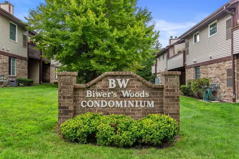 2051 S 102nd #E, West Allis, WI 53227