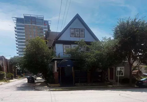 1522 N Farwell #1524, Milwaukee, WI 53202