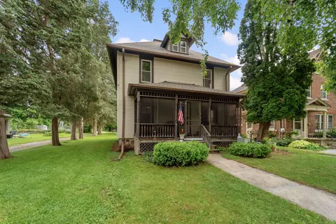 210 Oakland, Mukwonago, WI 53149
