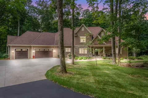 2741 Shagbark, Kewaskum, WI 53040