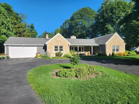 2440 Thornapple, Brookfield, WI 53005
