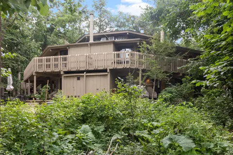 404 Deerpath #D, Fontana, WI 53125