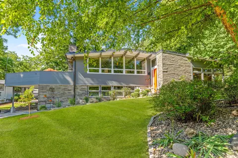 2425 N 100th, Wauwatosa, WI 53226