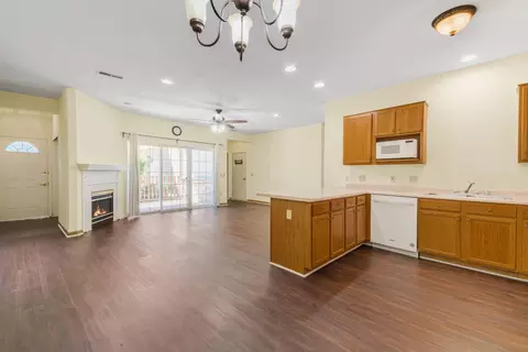 628 Hillcrest #B, Saukville, WI 53080