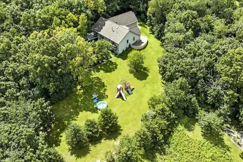 s95w32805 Hickorywood, Mukwonago, WI 53149