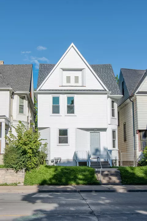 2008 N 35th, Milwaukee, WI 53208