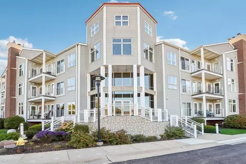 35 Harborview #108, Racine, WI 53403