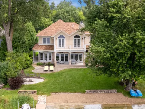 w377s4837 E Pretty Lk, Ottawa, WI 53118