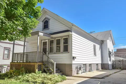 915 E Clarke, Milwaukee, WI 53212