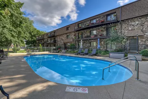 320 E Pleasant #202, Oconomowoc, WI 53066