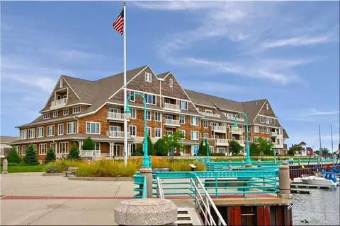 4 Gaslight #107, Racine, WI 53403