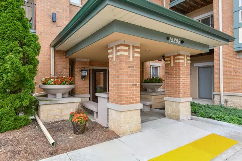 15295 W Library #306, New Berlin, WI 53151