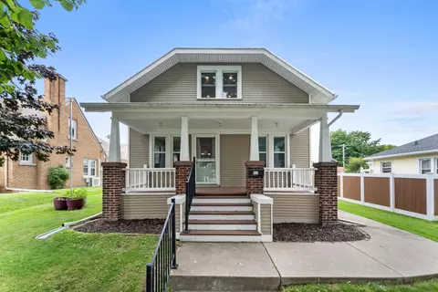 932 N 14th, Manitowoc, WI 54220