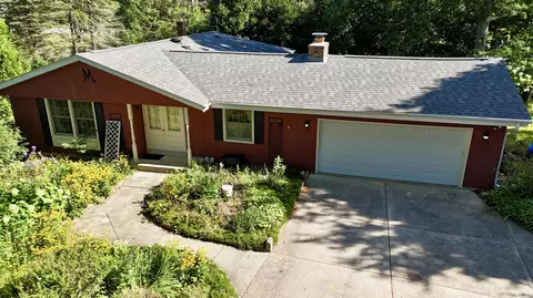 10134 Flagstone, Cedarburg, WI 53012