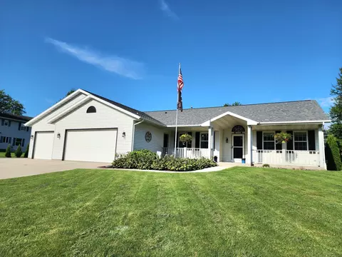 1004 Stonebridge, Howards Grove, WI 53083