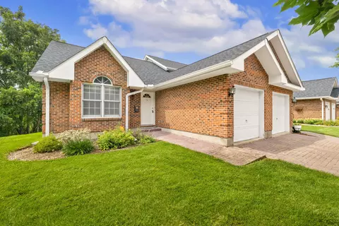 110 West Lk #1, Geneva, WI 53147