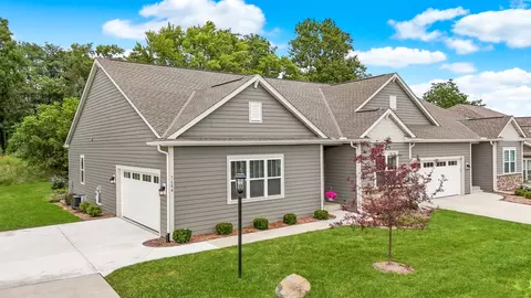 7686 W Park Cir, Franklin, WI 53132