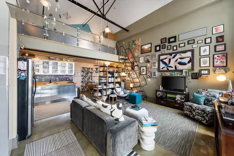 3059 N Weil #120, Milwaukee, WI 53212