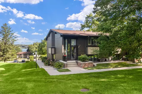 56 Lausanne #56-08, Geneva, WI 53147