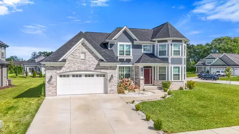 9352 S Arbor Crk, Oak Creek, WI 53154