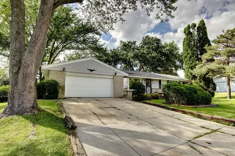 w163n9517 Cheyenne, Menomonee Falls, WI 53051