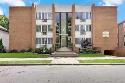825 E Henry Clay #204, Whitefish Bay, WI 53217