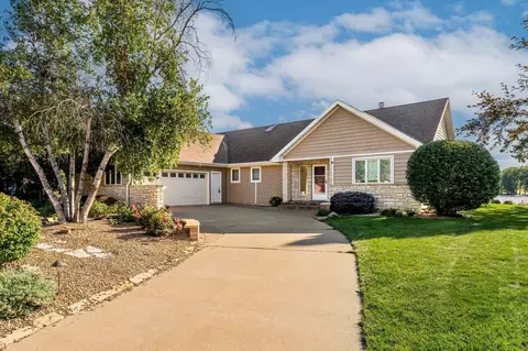 1352 Nakomis, La Crosse, WI 54603