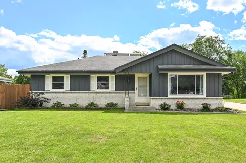 3713 W W Brg, Greenfield, WI 53221