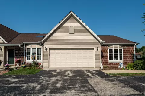 5201 S Tuckaway, Greenfield, WI 53221