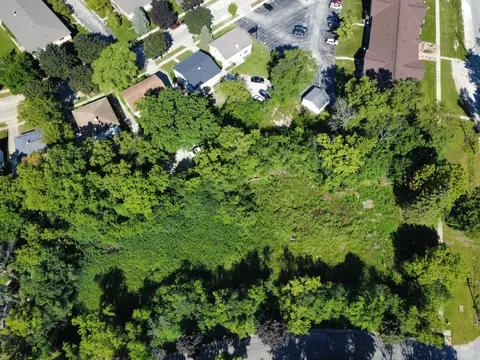 9507 W Fond Du Lac, Milwaukee, WI 53225