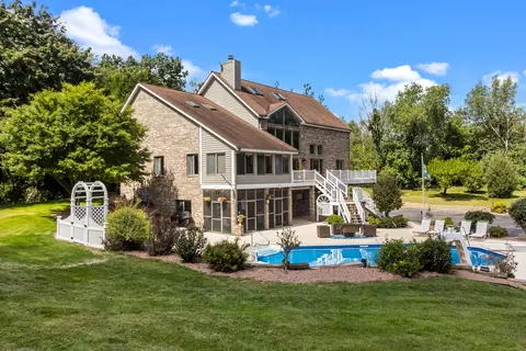 w2172 Country Club Lane, East Troy, WI 53120