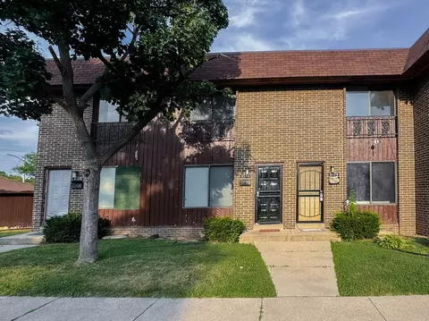 6176 W W Prt, Milwaukee, WI 53223