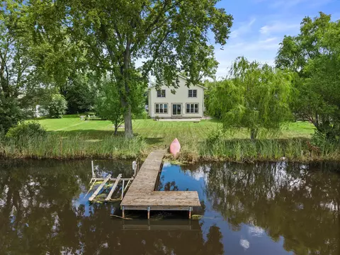 7908 Fox Riv, Waterford, WI 53185