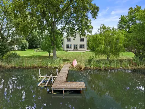 7908 Fox Riv, Waterford, WI 53185
