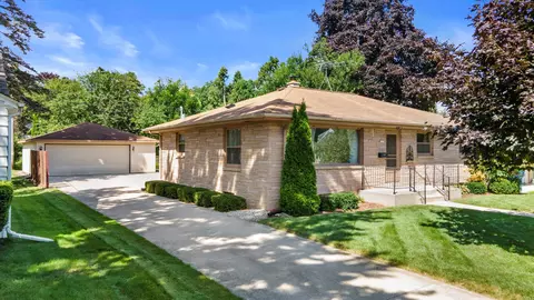 1037 4th, Grafton, WI 53024