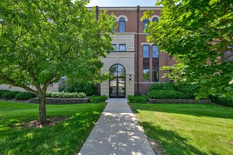 19045 Thomson #201, Brookfield, WI 53045