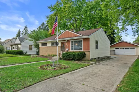 502 Gascoigne, Waukesha, WI 53188