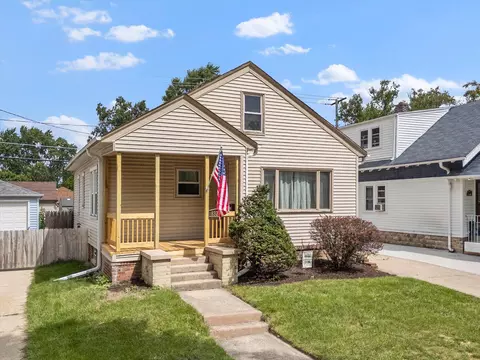 8324 W North, Wauwatosa, WI 53213