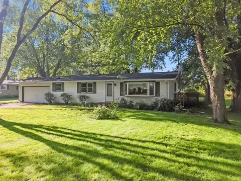 w5117 Strawberry Hill Road, Sugar Creek, WI 53121