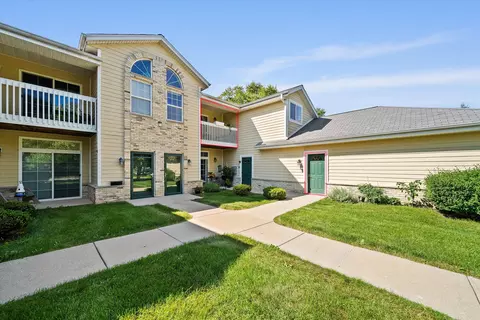 1479 Garay #204, Port Washington, WI 53074
