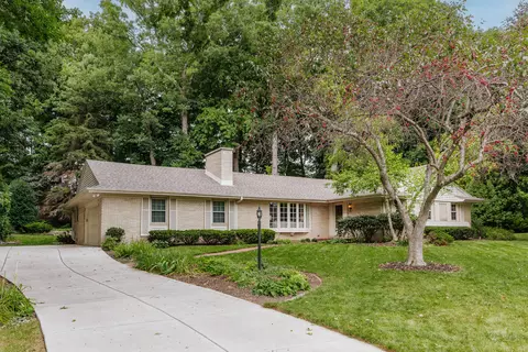 1660 Lindhurst, Elm Grove, WI 53122